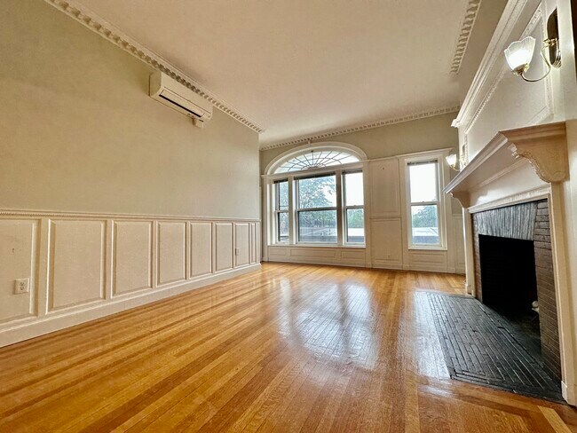 Primary Photo - 472 Beacon St