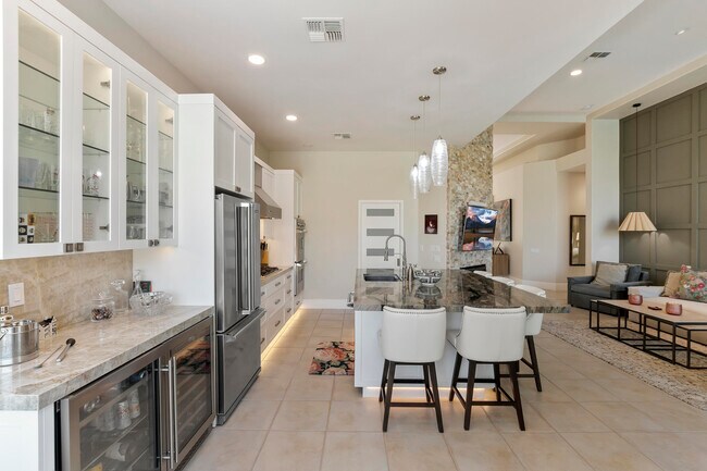 Building Photo - 78688 Cabrillo Way