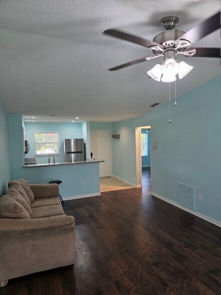 Building Photo - 5450 Longwood Run Blvd