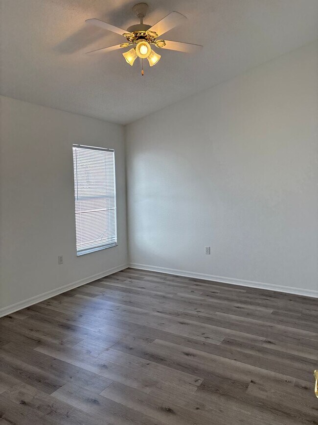 Building Photo - Spacious 4-Bedroom Pool Home in Indian Cre...