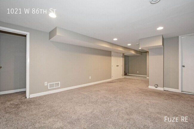 Building Photo - 1021 W 86th St