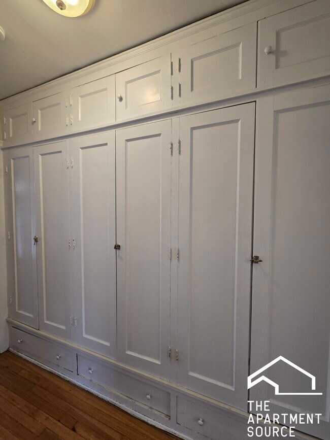 Building Photo - 909 Elmwood Ave