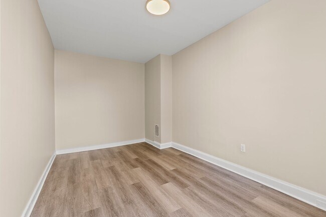 Building Photo - Spacious 4 Bedroom Single Family on Susquehanna St