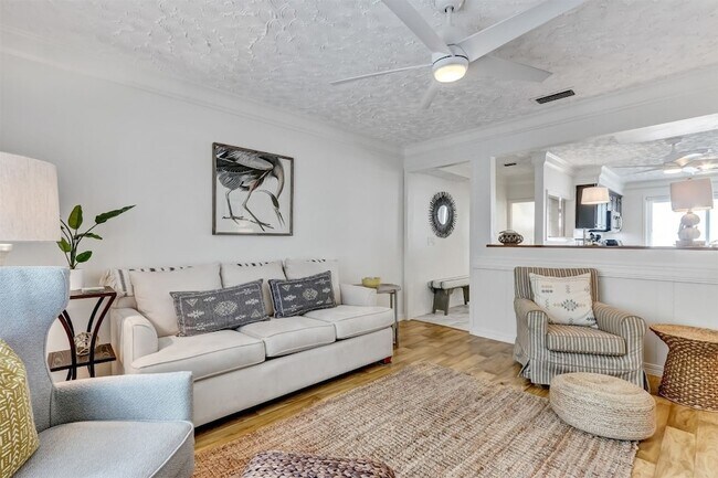 Building Photo - 338 Tarpon Ave