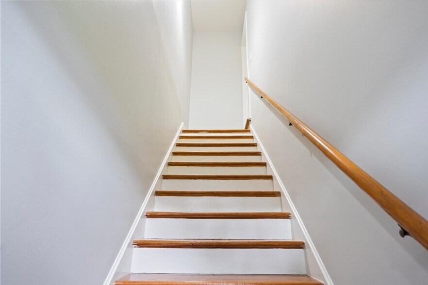 Building Photo - 2846 Walton Way