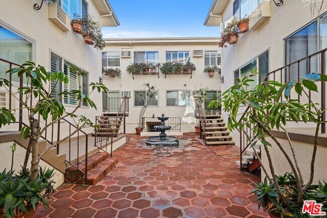 Building Photo - 1951 Malcolm Ave