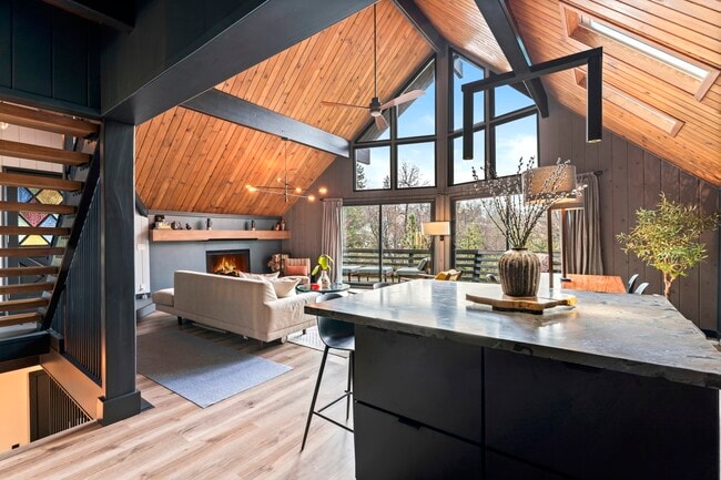 Building Photo - 1106 CA-173