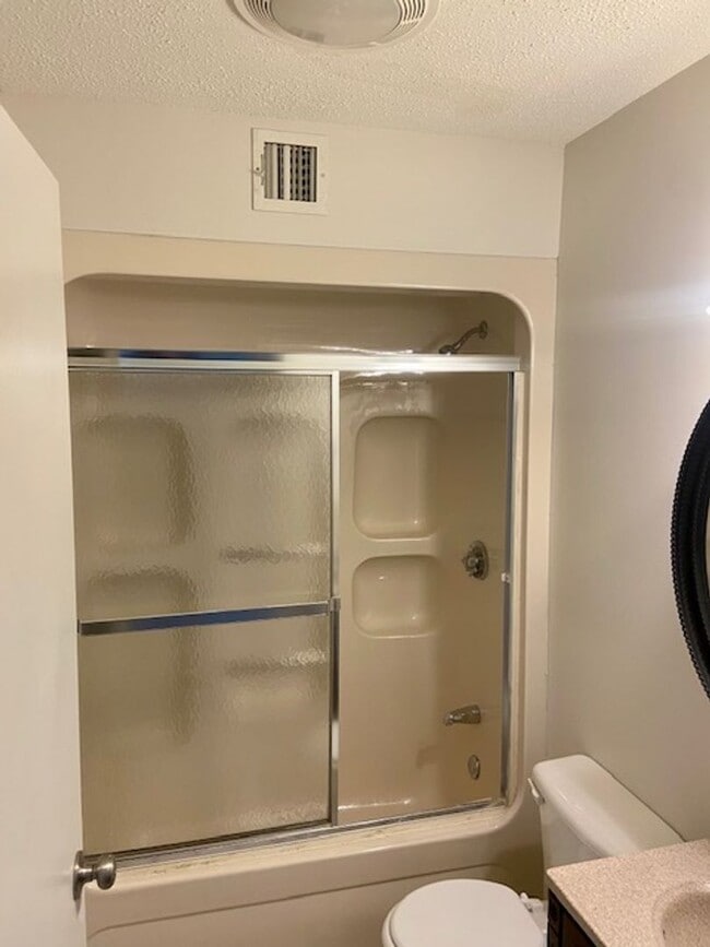 Building Photo - 417 Admiral St