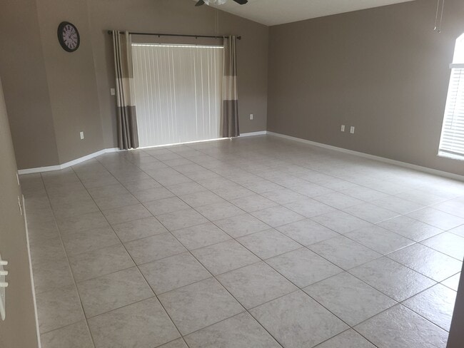 Building Photo - 7916 Floradora Dr