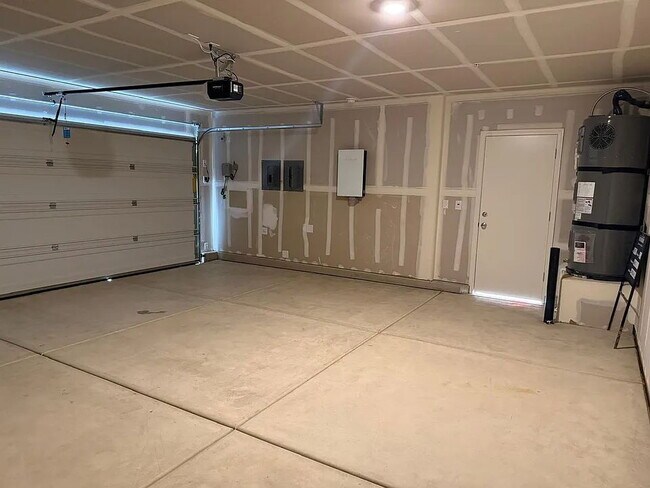 Building Photo - 632 Skyler Ln