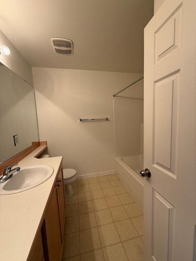 Building Photo - Spacious Beaverton Living – Prime Location...