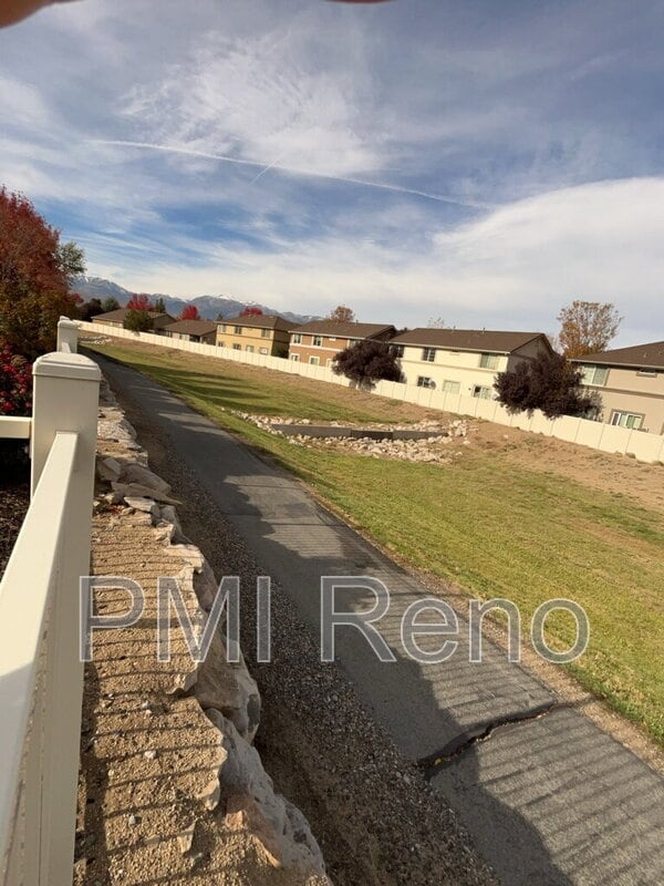 Building Photo - 10719 Grayslake Dr