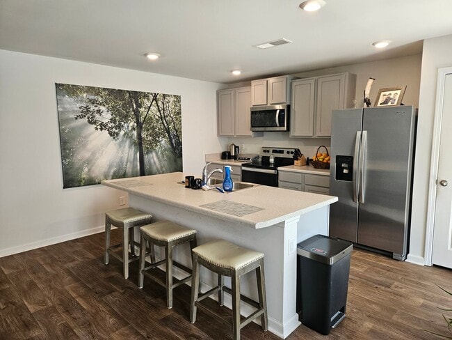 Building Photo - Lovely 3 Bedroom, 2 bath unfurnished home located in Sneads Ferry - Everett's Creek community