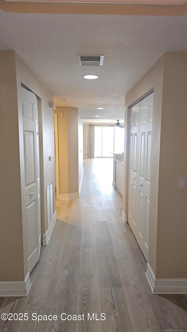 Building Photo - 480 Sail Ln