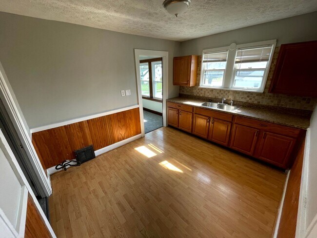 Building Photo - 6711 Dartworth Dr