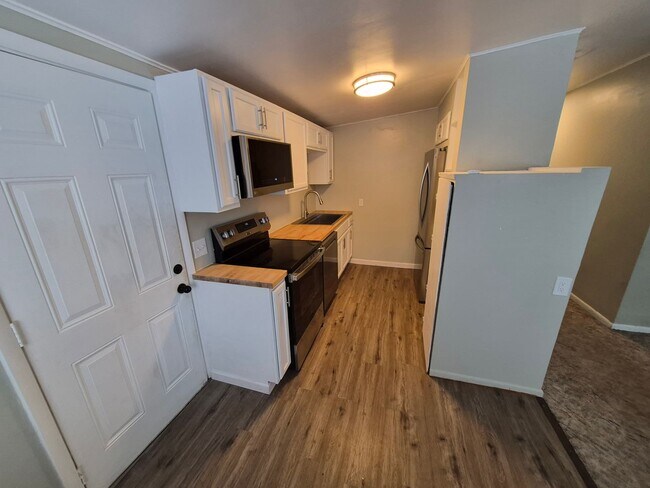 Building Photo - 3BR/1BA - Fenced - RV Parking - Solar