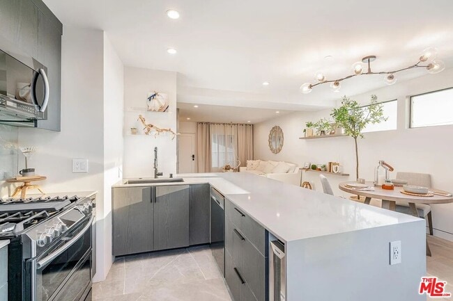 Building Photo - 2805 3rd St