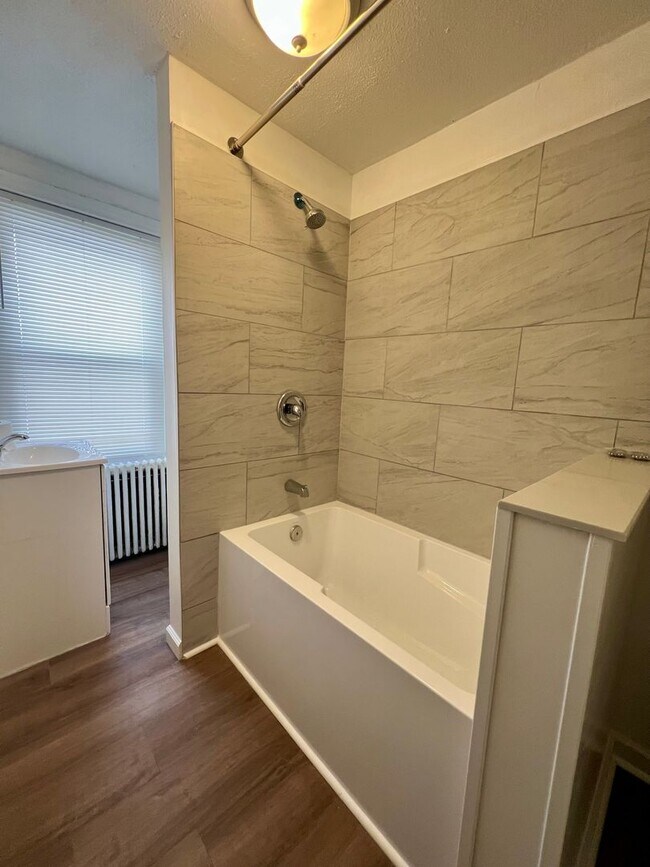 Building Photo - 3-Bedroom + Bonus Room | 1-Bath End-of-Row Townhome in Norristown – Available Now!