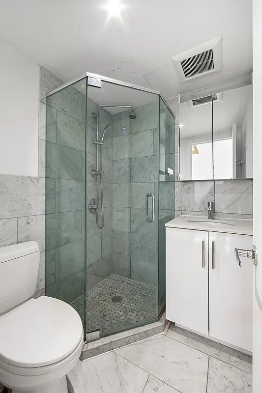 Building Photo - 75 Orchard St