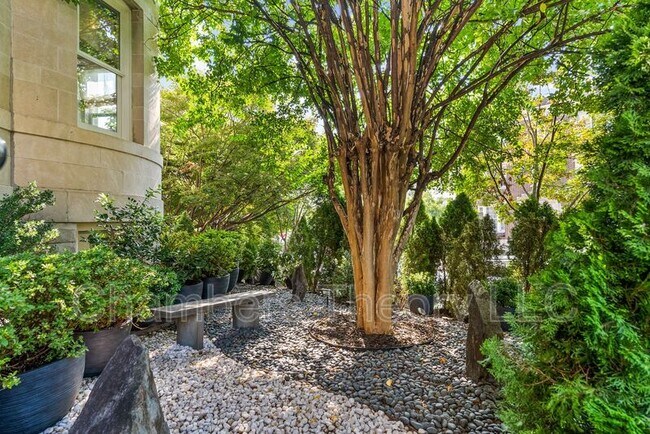 Building Photo - 2131 S St NW