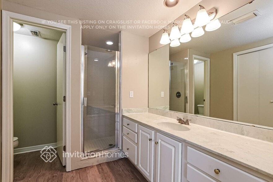 Building Photo - 2231 Camellia Dr