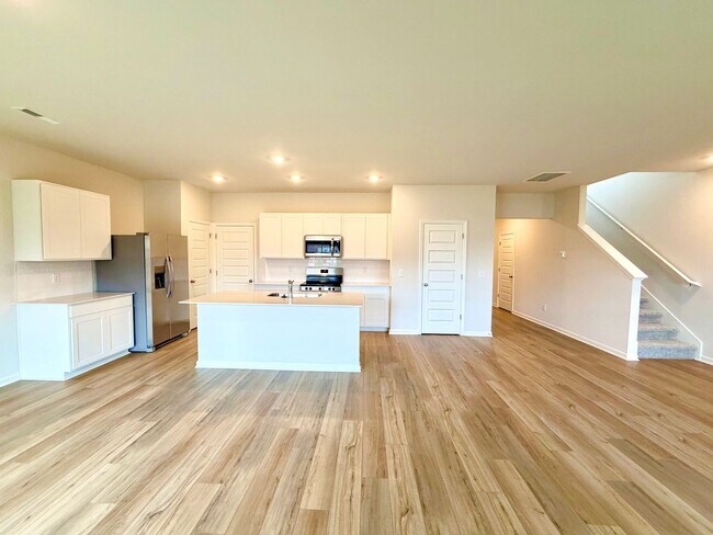 Building Photo - 913 Moray Ln