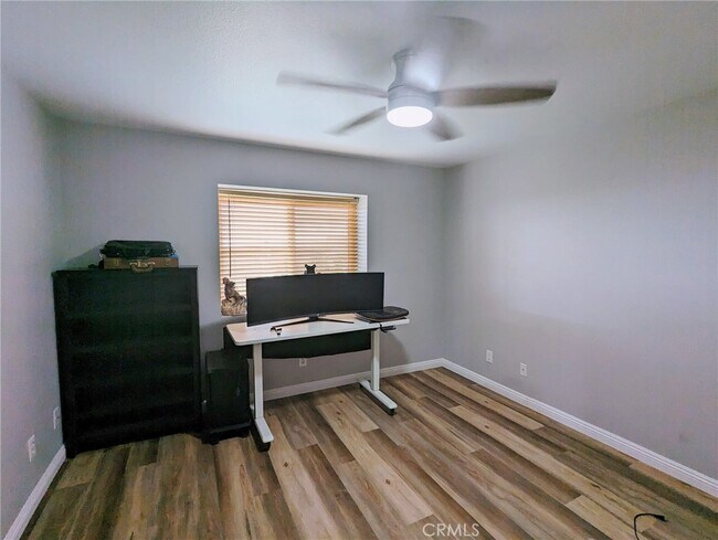 Building Photo - 7380 Live Oak Dr