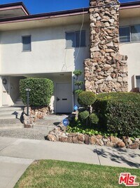 Building Photo - 5716 Shenandoah Ave