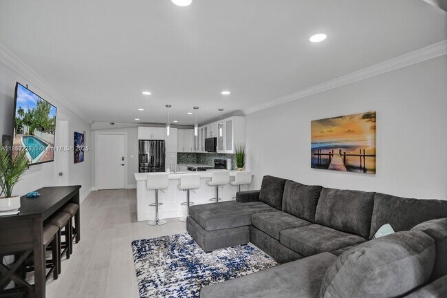 Building Photo - 2900 Banyan St