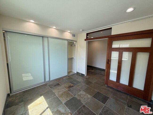 Building Photo - 2 Catamaran St