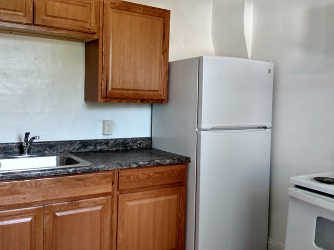 Building Photo - 1632 Virginia St E