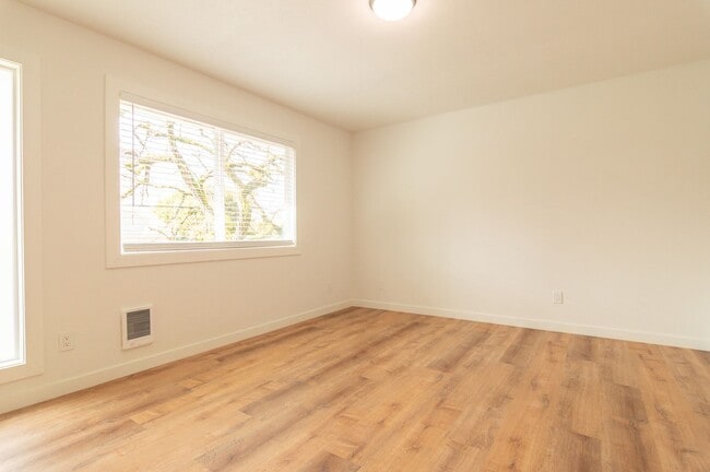 Building Photo - 506-510 SE 46th Ave