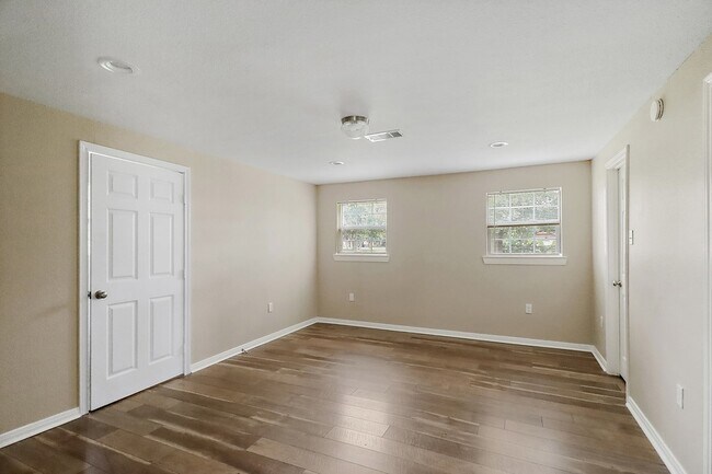 Building Photo - 412 Stowell St