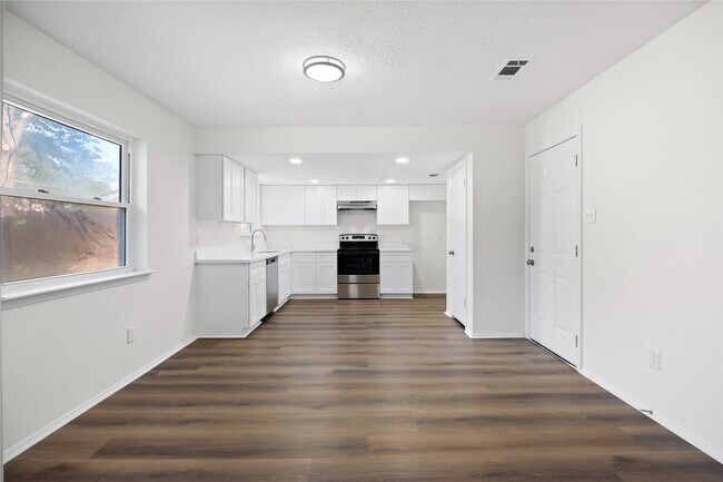 Building Photo - 8343 Carriage Creek Dr