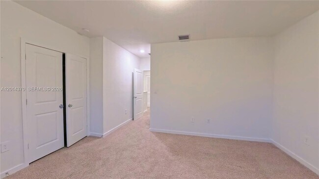 Building Photo - 1220 NE 5th Ct