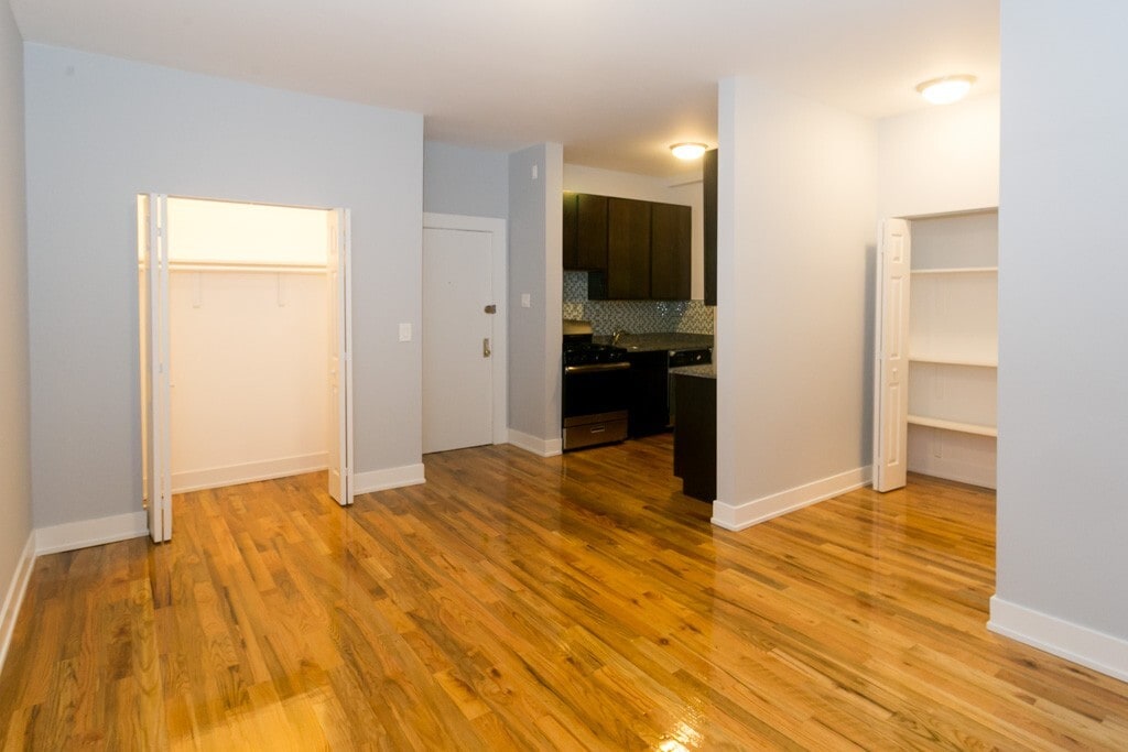 Building Photo - 4828 N Damen Ave