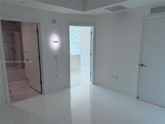 Building Photo - 851 NE 1st Ave