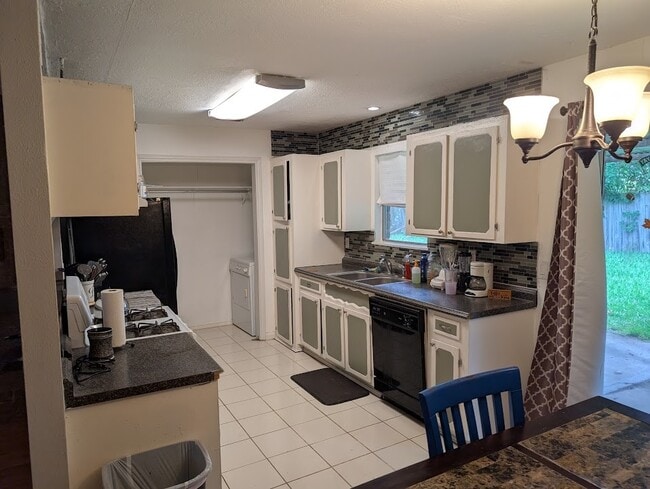 Building Photo - 9830 Thistle Trail Dr