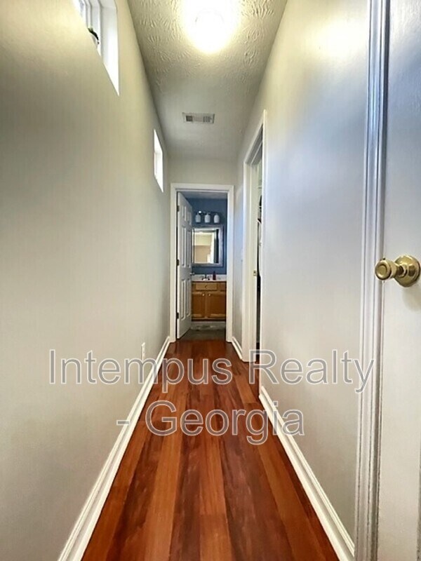 Building Photo - 238 Oak Grove Way