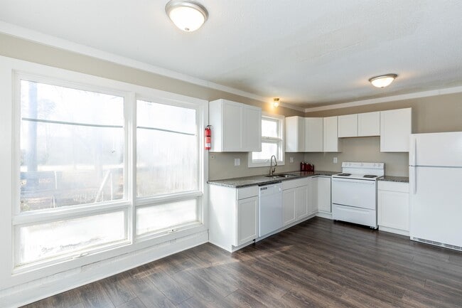 Building Photo - 624 Short Spoon Cir