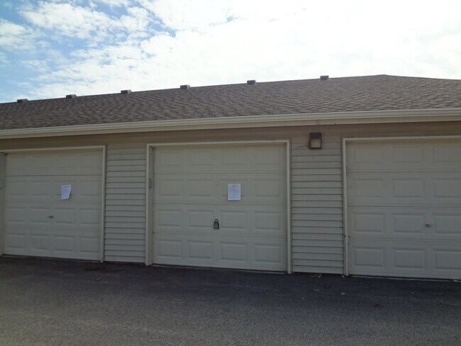Building Photo - 1412 W Clear Water Cir