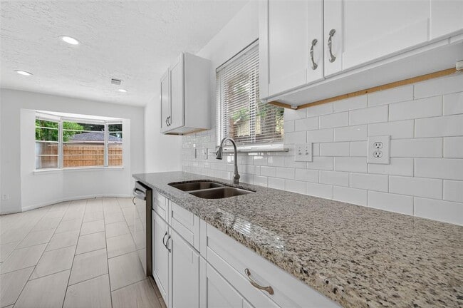 Building Photo - 7635 Dawnridge Dr