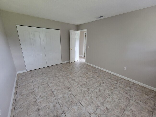 Building Photo - 23 Louisiana Ave