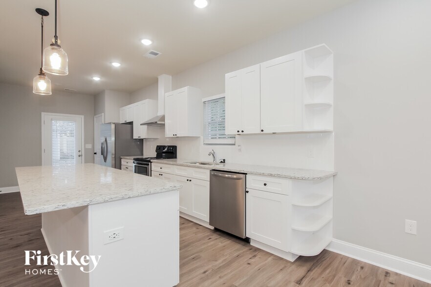 Building Photo - 5109 Tuckaseegee Rd