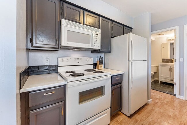 Building Photo - Updated 1 BDR with loft in Gunbarrel