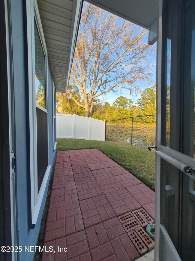 Building Photo - 1688 Northglen Cir