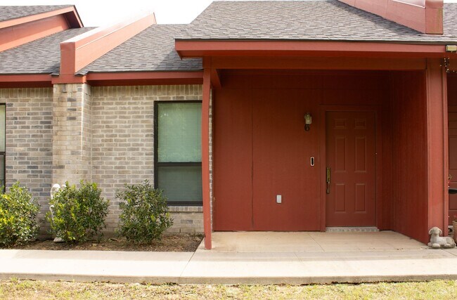 Building Photo - 1 bedroom /1 bathroom units available in a brand new complex!  Move in now!!