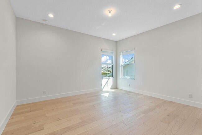 Building Photo - 9237 Crestview Cir