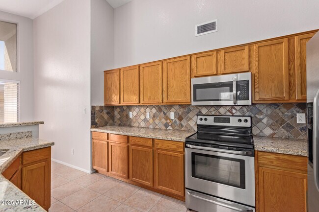 Building Photo - 208 E Devon Dr
