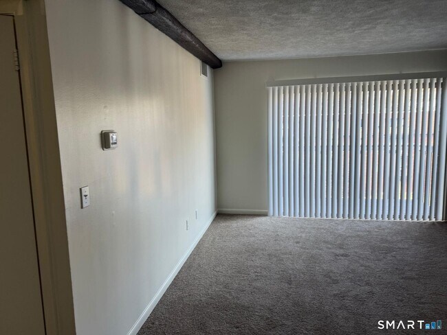 Building Photo - 1274 E Main St